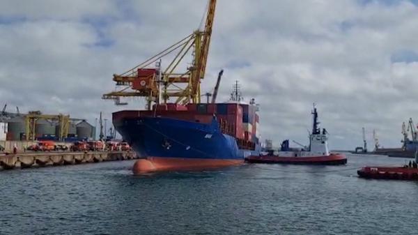 Alertă în Portul Constanța. Flăcări în sala motoare, pe un vapor din Dana 52