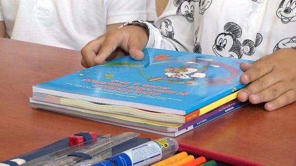În plină pandemie care a dat peste cap sistemul de educație, elevii nu au cărți la Limba română, Matematică sau Științele naturii: "Stăm cu mâna întinsă la Minister"