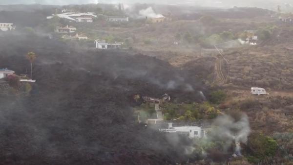 O româncă despre infernul de pe insula La Palma: Vizibilitatea a fost foarte limitată şi s-a simţit şi în nas şi în tot cenuşa