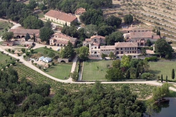 Brad Pitt şi Angelina Jolie luptă pentru Castelul Miraval, proprietatea de vis, estimată la 164 milioane de dolari, unde au făcut nunta