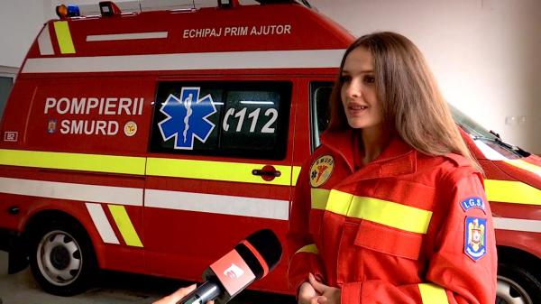 "Lumea crede că eşti doar frumoasă și atât" Adina, o tânără de 24 de ani, Miss Tourism România, lucrează ca voluntar la SMURD și Salvamont