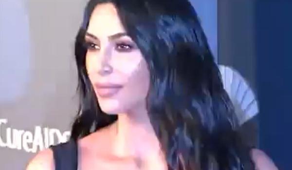 Kim Kardashian, gazdă pentru emisiunea satirică Saturday Night Live. Va prezenta o ediţie alături de cântăreaţa Halsey