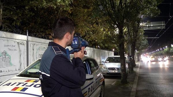 Șofer vitezoman, prins cu 164 de km/oră, pe străzile Capitalei. Tânărul de 20 de ani a rămas pieton pentru trei luni