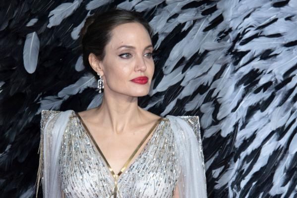 Angelina Jolie și The Weeknd au luat din nou cina împreună. Zvonurile spun că ar forma un cuplu