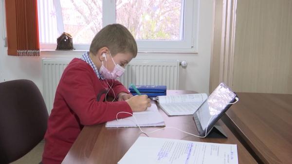 Guvernul a suplimentat bugetul Sănătăţii şi a aprobat prelungirea şomajului tehnic pentru părinţii cu copii în online; OUG pentru preţul la energie şi gaze, vineri