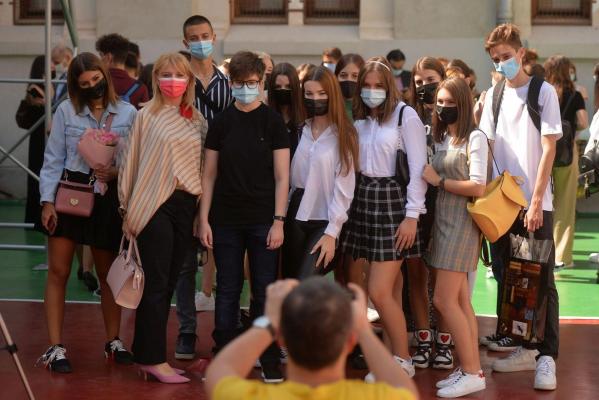 Școlile ar putea rămâne deschise și dacă rata de infectare depășește 6 la mie. Ar putea fi decuplate de la rata de incidență