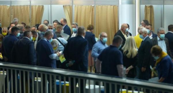 Cum a încercat Andrei Baciu, secretar de stat în Ministerul Sănătăţii, să explice amenda primită de PNL în urma congresului: "Au fost şi cazuri punctuale în care nu s-a purtat masca"