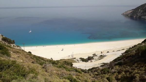 Insula Kefalonia, locul unde vara nu s-a terminat. Turist: "Peisajele te lasă fără cuvinte"