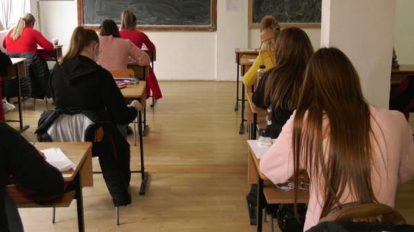 Teste de salivă devin obligatorii în şcoli, deşi nu au acreditare în România. Elevii se vor testa pe cont propriu