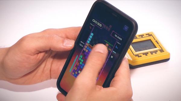 Ultima versiune a legendarului joc Tetris, bucuria generaţiei cu cheia la gât în anii '90, este făcut de români