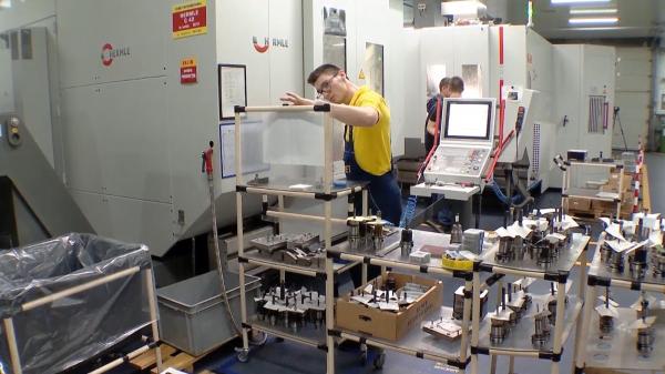 Tot mai multe oferte pe piaţa muncii din România. Care sunt cele mai căutate domenii