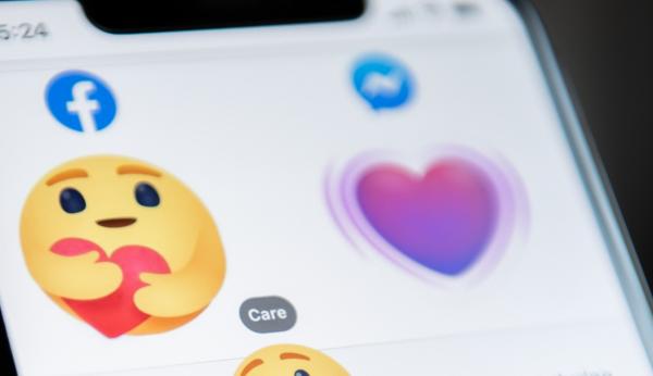 Supărat că a căzut Facebook și nu poate vorbi cu nevasta, un bărbat din Reșița a sunat la 112. Nedumeriți, alții au plătit facturile în avans și și-au restartat telefoanele