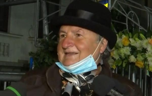 Bunica Maria, primul pelerin care a ajuns la racla Sfintei Parascheva: ”M-am rugat pentru sănătate, bucurie și să plece boala asta”