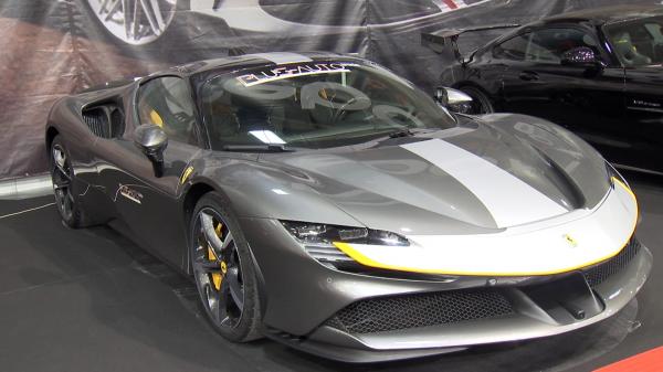 Salonul Auto Bucureşti. Maşinile de lux le-au furat privirea vizitatorilor. Cel mai scump bolid expus, un Ferrari de un milion de euro