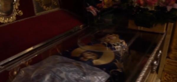 Preoţii, martorii minunilor Sfintei Parascheva: "Au ars sfintele moaște o noapte întreagă în anul 1888. Totul în jur era scrum și moaștele au rămas neatinse"