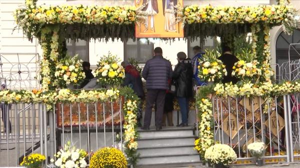 A cincea zi de pelerinaj la Iaşi. 40.000 de pelerini au trecut pe la racla Sfintei Parascheva