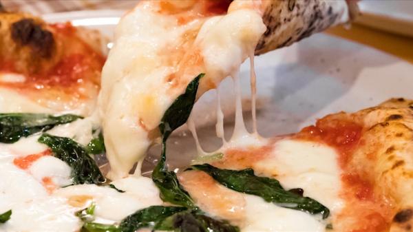 Reţetă reinterpretată pentru primul sortiment de pizza din lume. De ce ingrediente aveți nevoie pentru a face Mastunicola