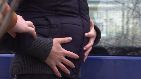 O gravidă a murit ignorată de medici, care purtau un dialog cinic: "O băgăm în cezariană ca să ne moară pe masă?"