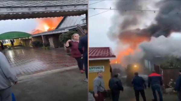 Momente de panică, după ce un solar şi o casă din Galaţi au fost înghiţite de flăcări. Vecinii au luptat cot la cot cu pompierii pentru a stinge incendiul