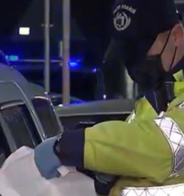 Razie în județul cu cea mai mare incidență din țară. Polițiștii au cerut la control certificatul verde sau declarația pe propria răspundere