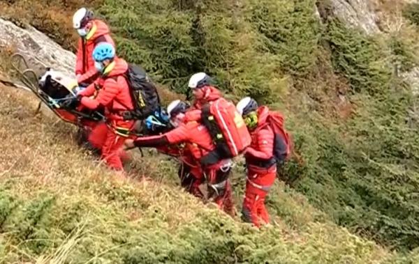 Simulare spectaculoasă pentru misiuni de salvare în Munții Maramureşului. Exerciţiul a avut la bază un scenariu care se poate întâmpla oricând