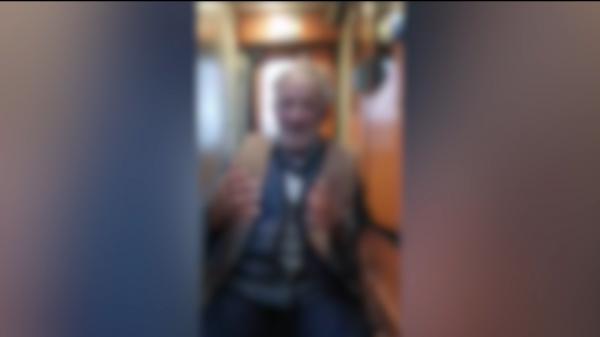 Bătrân umilit de un controlor de tren: "De ce trebuie să îl baţi, omul lui Dumnezeu?"