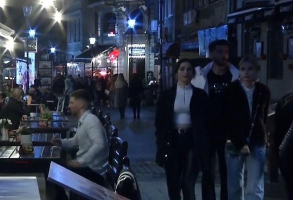Ultima noapte de distracţie în Centrul Vechi din Bucureşti. De mâine, terasele și restaurantele se închid la ora 21