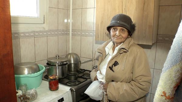 Românii stau înghesuiţi. Avem cele mai mici case din UE: "Un fel de cutie de chibrituri". Exemplul unei bătrâne: cum poţi trăi în 18 metri pătraţi