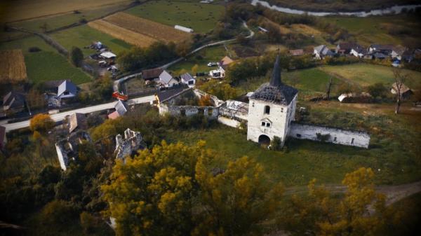 Istorie distrusă bucată cu bucată. Castelele nobilimii transilvănene, bijuterii arhitecturale, se prăbuşesc unul după altul. "În țara asta trăim, asta primim"