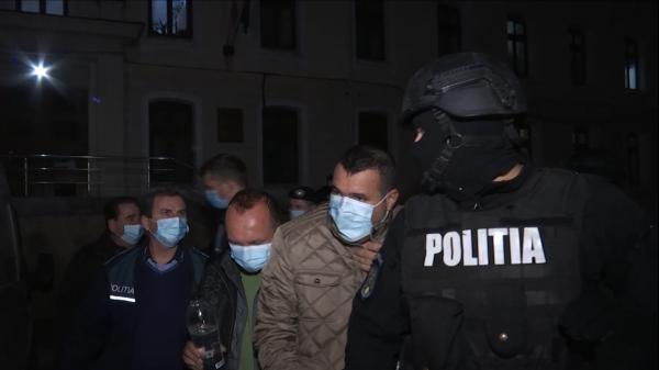 Fostul şef de la Permise din Suceava dă în judecată DNA. Cere despăgubiri de 500.000 de euro pentru că procurorii ar fi vrut să-i destrame familia