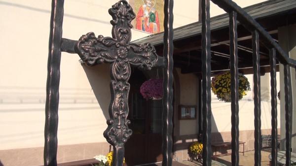 Preotul bolnav de COVID din Alba Iulia a ţinut botezuri şi înmormântări pe bandă, deşi ştia că este infectat. Ar fi putut îmbolnăvi peste 200 de persoane