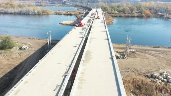 Tronsonul 2 din drumul expres Craiova - Pitești e aproape gata. Totuşi, legea care permite circulaţia în regim de autostradă n-a fost încă aprobată