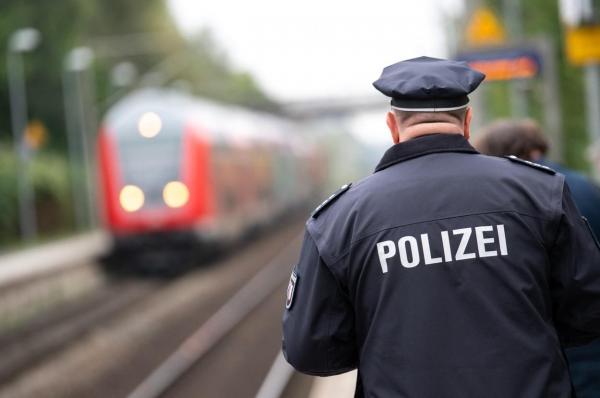 Un bărbat înarmat cu un cuţit a rănit trei pasageri, într-un tren din Germania. Primele informaţii despre atac