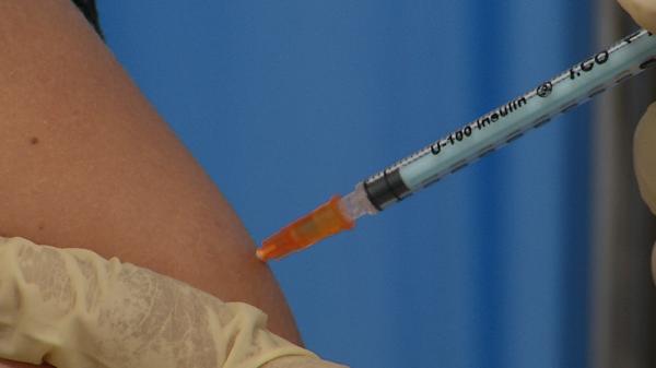 Contradicţii privind criza vaccinului anti-HPV: Ministerul spune că nu-l cere nimeni, medicii şi pacienţii se plâng că nu găsesc serul
