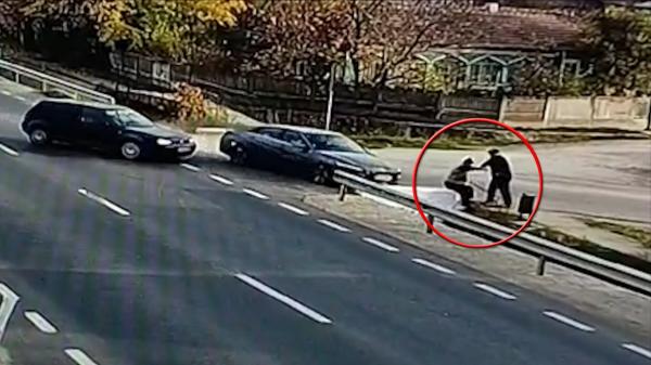 Accident cumplit în Teleorman. Un bărbat care se odihnea pe un cap de pod a fost lovit în plin de un şofer care a pierdut controlul volanului