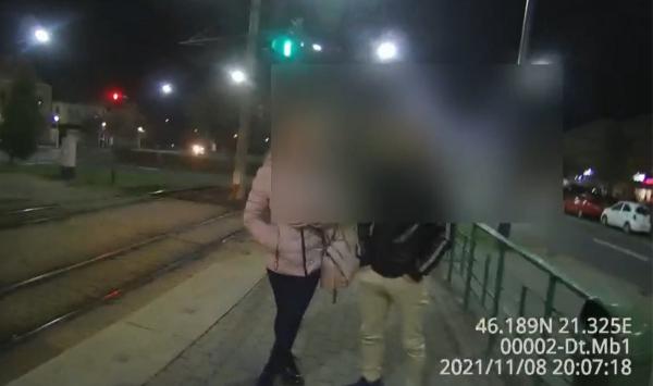 Tânăr cu Covid, prins de jandarmi plimbându-se cu tramvaiul, în Arad. Băiatul nu purta mască de protecție