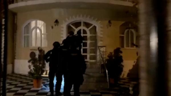 Interlopul Viorel Gongoi, fiul Mamei Omida, ridicat de DIICOT după ce ar fi cerut taxă de protecţie dezvoltatorilor imobiliari din Sectorul 1 - surse