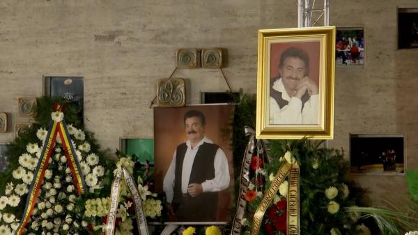 Petrică Mîţu Stoian, condus pe ultimul drum. Lacrimi, flori şi ropote de aplauze pentru marele artist de muzică populară