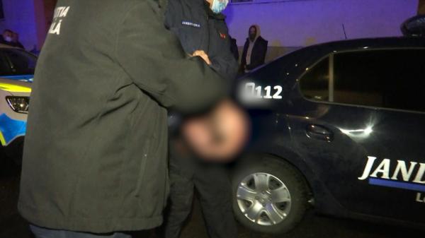 Din cauza geloziei, un bărbat din Săcele a dat foc apartamentului fostei iubite. O familie s-a baricadat în casă, sigilând ușa cu bandă adezivă