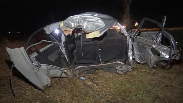 Moarte groaznică pentru un tânăr de 19 ani din Buzău. Băiatul a pierdut controlul mașinii și s-a izbit de autocisternă