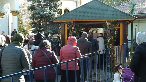 Mii de credincioşi au mers în pelerinaj la Biserica Sfântul Mina: "Numai Sfinţii şi Dumnezeu ne pot ajuta în necazurile noastre"