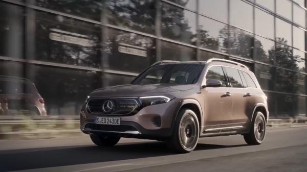 Frână pentru "electrice". Cei mai mari producători de maşini din lume refuză să renunţe la motoarele pe benzină sau motorină până în 2040