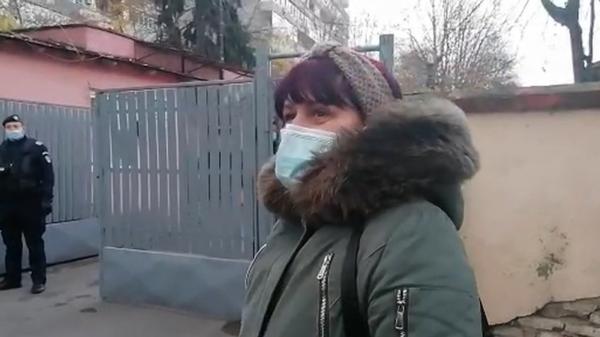 Incendiu la Spitalul din Ploiești. Fiica unui pacient își strigă durerea în lacrimi: "Nu s-au săturat câți oameni omorâți, câte familii distruse?!"