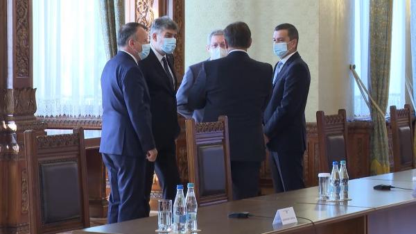Discuţii încinse între PSD şi PNL pe ministere. Cum vor liberalii să-i convingă pe social democraţi să renunţe la fotoliul de premier: funcţiile promise