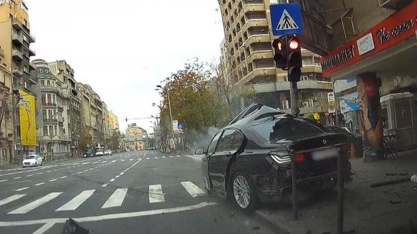 Cursă nebună prin Capitală, după ce s-a drogat şi s-a urcat băut la volan. "Dacă avea pasager, îl omora. Nu s-a gândit nici la el, nici la ceilalţi"