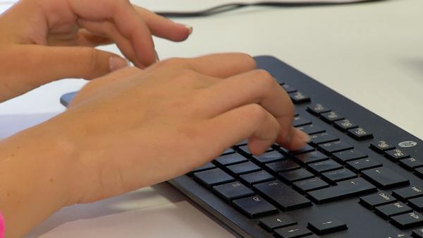 Cum a fost prinsă o femeie care a vrut să-și șantajeze fostul iubit arab. Clujeanca i-a cerut o avere ca să nu publice poze compromițătoare