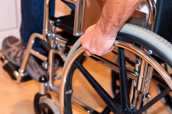 Controale la dosarele pentru indemnizații de handicap. În Mehedinți, un sfert dintre cei care primesc bani sunt bolnavi închipuiți sau încadrați greșit