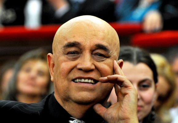 Benone Sinulescu a ieșit din scenă așa cum a trăit o viață - în aplauze. Imagini emoționante de la ceremonialul religios