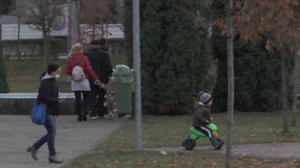 Vaccinarea, un criteriu de angajare tot mai important pe piaţa muncii. Părinţii vor ca bonele celor mici să fie imunizate anti-COVID