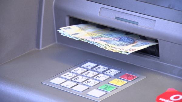 1.5 milioane de români folosesc Revolut, unii ca să evite poprirea. Bucureştiul, pe locul doi în lume la folosirea aplicaţiei